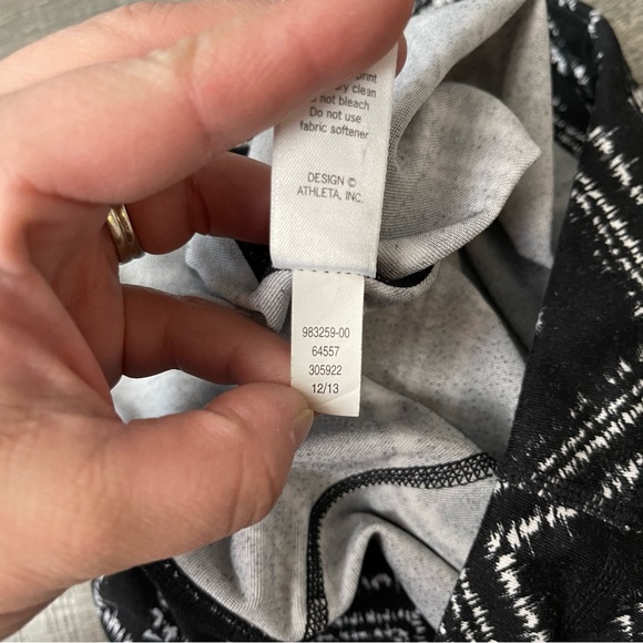 Athleta Zip Zag Black Relay Capri Running Tights M - Picture 6 of 6